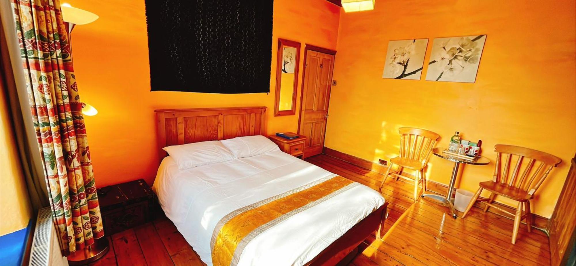 Funky Urban Jungle Bed & Breakfast Cardiff Exterior photo