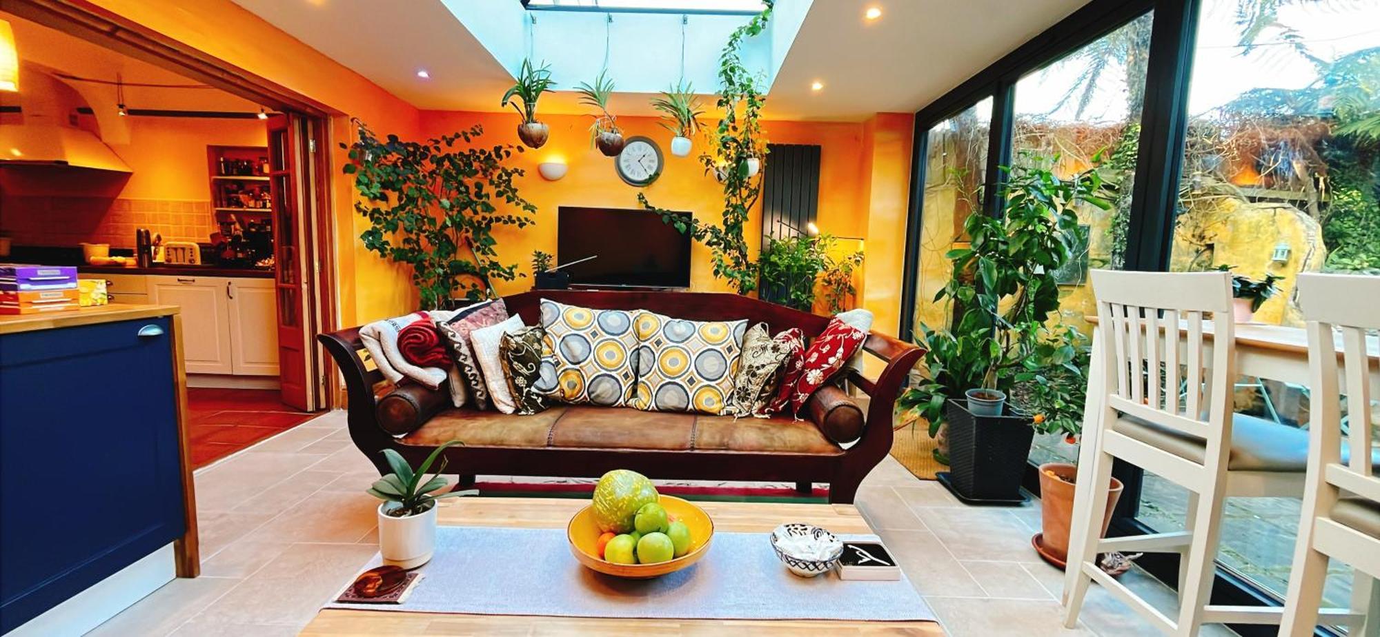 Funky Urban Jungle Bed & Breakfast Cardiff Exterior photo
