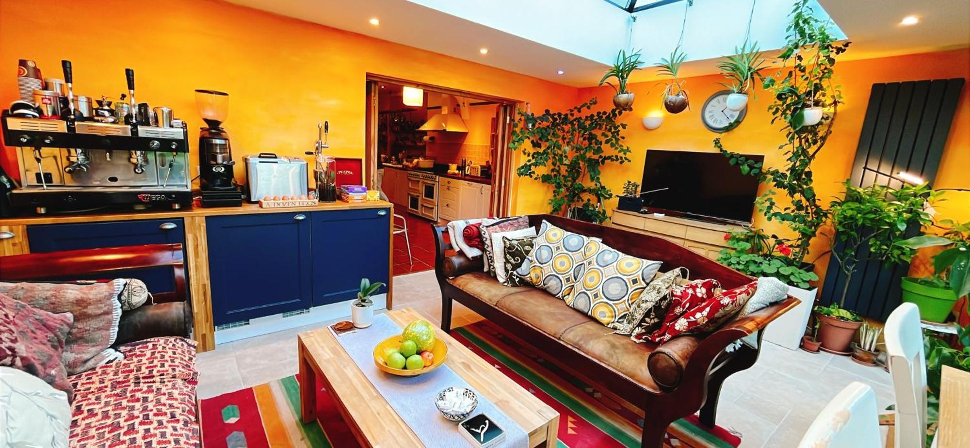Funky Urban Jungle Bed & Breakfast Cardiff Exterior photo